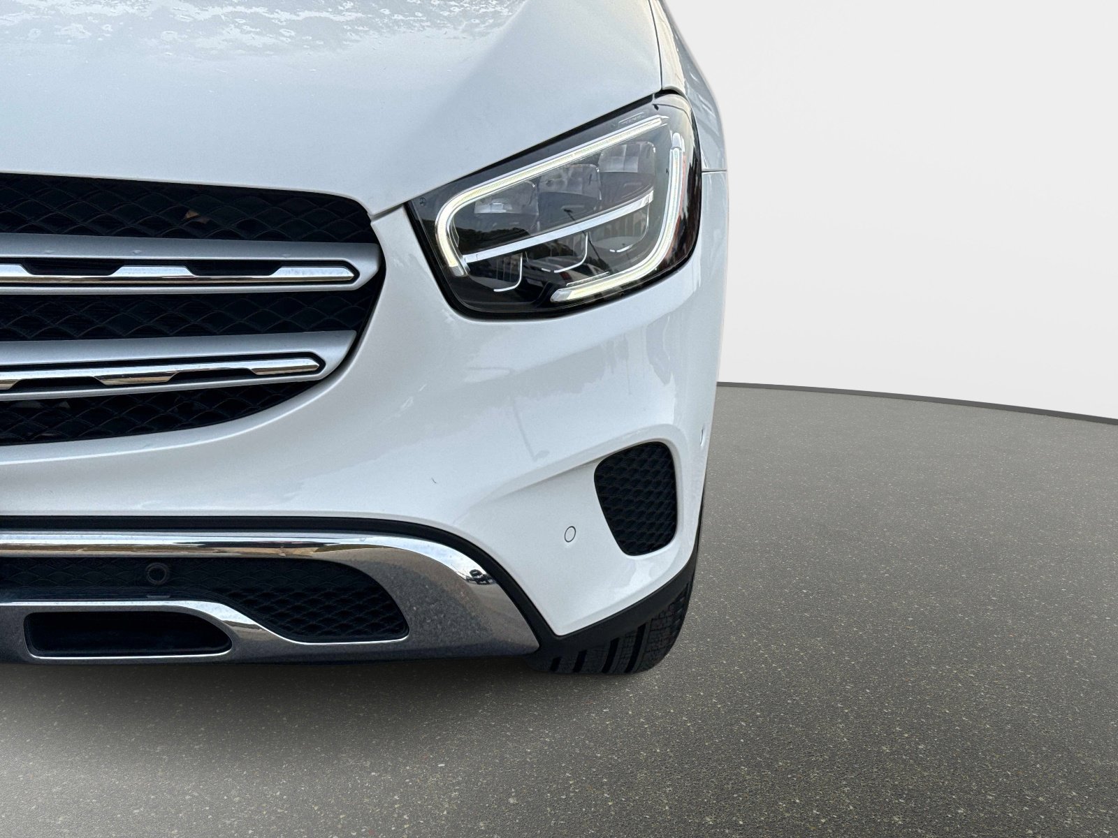 Used 2022 Mercedes-Benz GLC 300 4MATIC w/ Premium Package Lite image 10