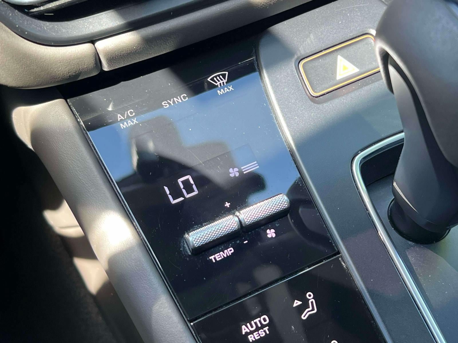 Used 2022 Porsche Macan AWD/4WD image 15