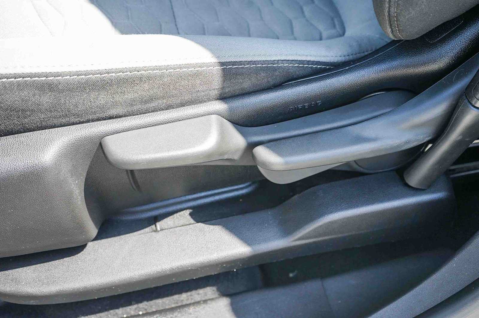 Used 2019 Chevrolet Equinox LS FWD image 19