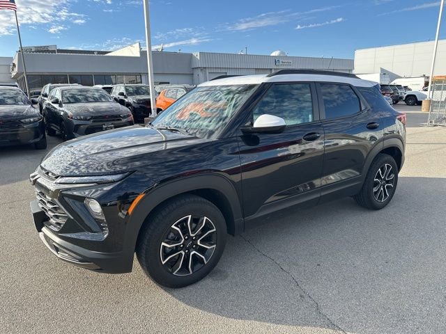 Used 2024 Chevrolet TrailBlazer ACTIV w/ Convenience Package image 2