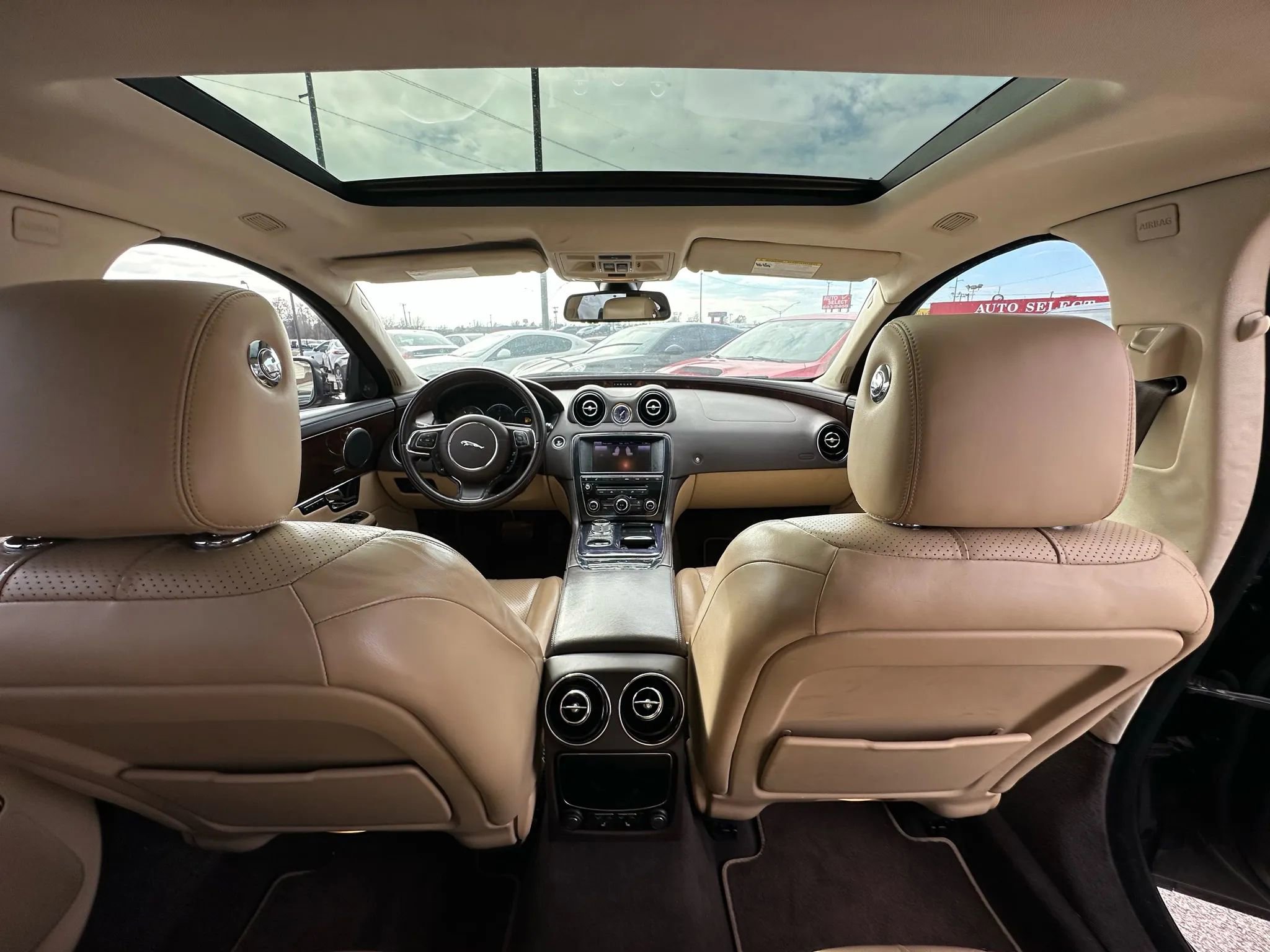 Used 2013 Jaguar XJ image 15