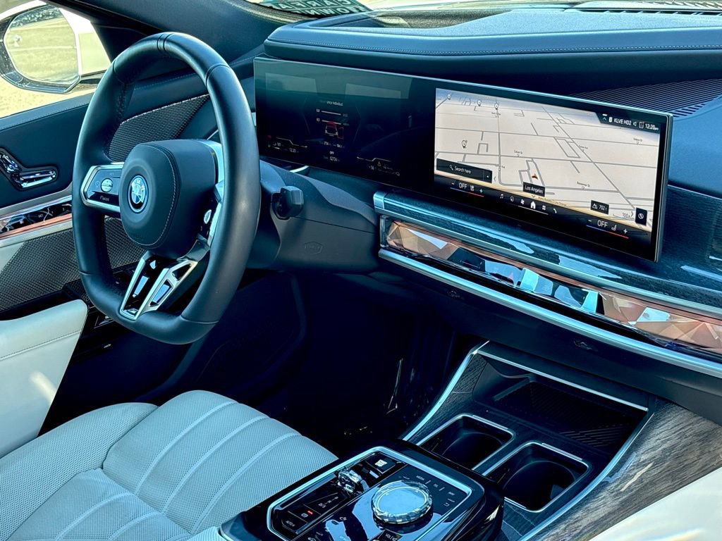 Used 2025 BMW 750e xDrive 750e xDrive w/ Premium Package image 30