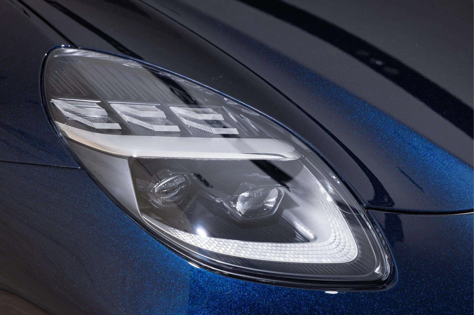 New 2026 Aston Martin V8 Vantage Coupe RWD image 20