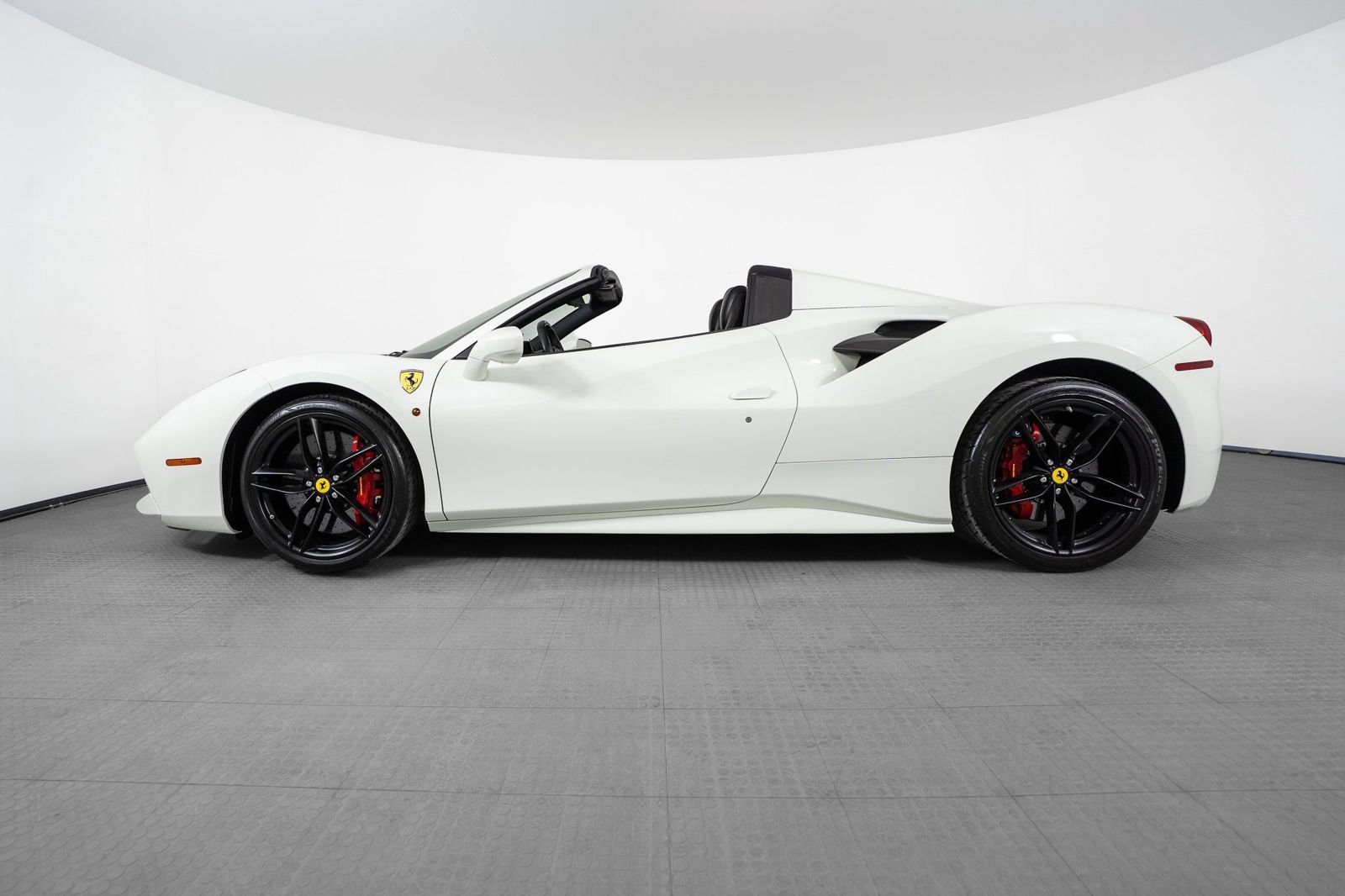 Certified 2019 Ferrari 488 Spider RWD image 2