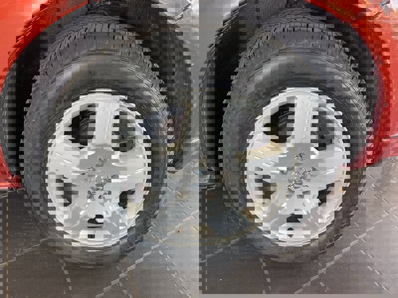 Used 2009 Dodge Caliber SXT image 27