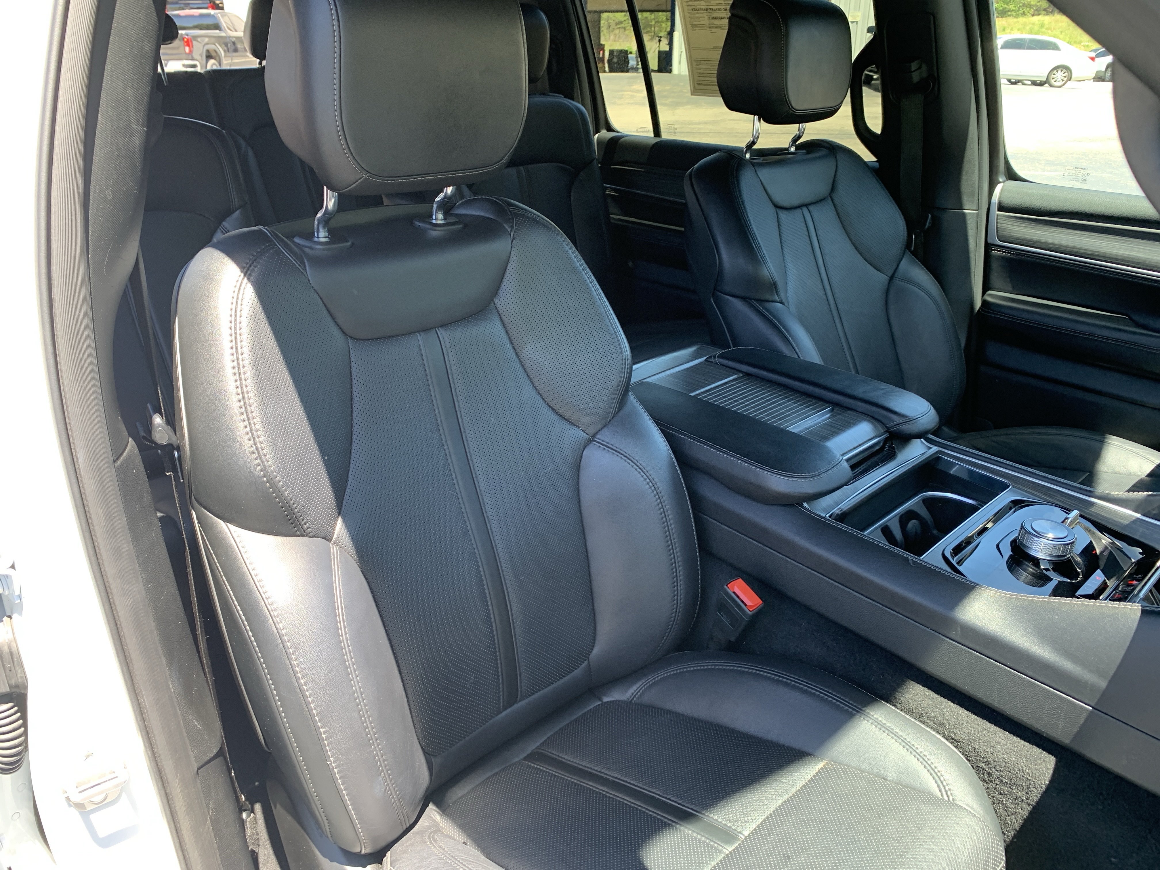 Used 2024 Jeep Wagoneer Series II AWD/4WD image 49