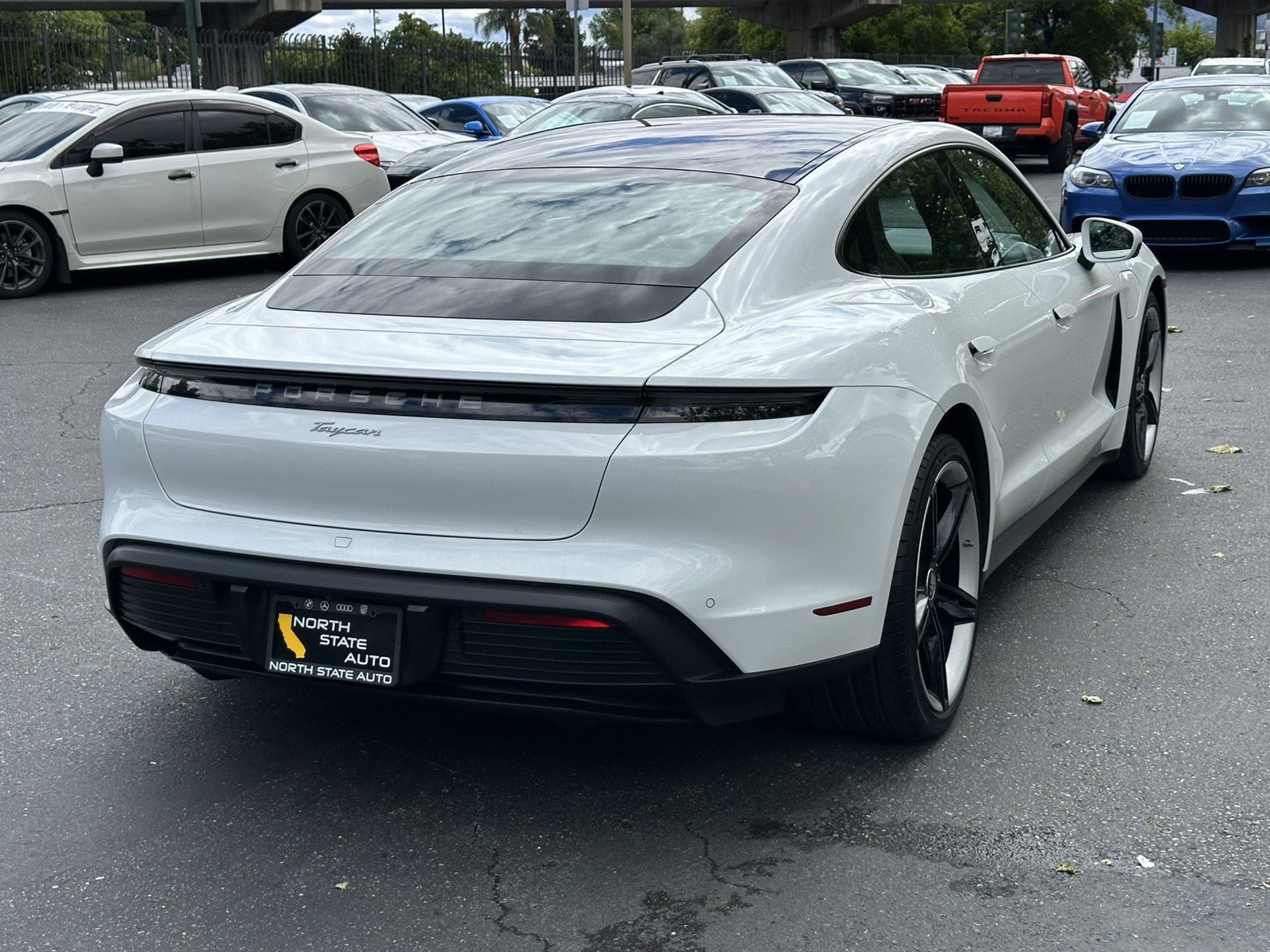 Used 2022 Porsche Taycan image 9