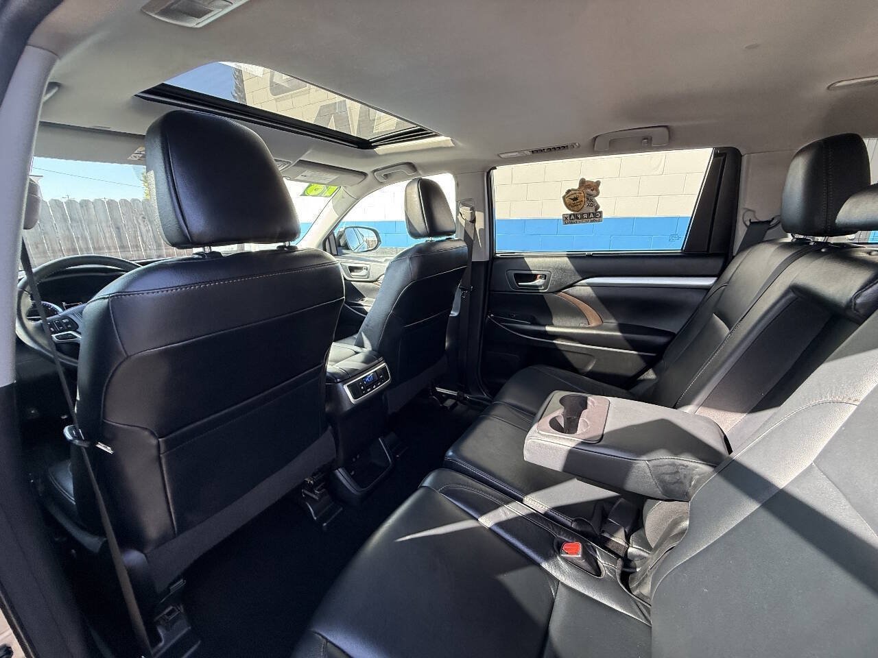 Used 2018 Toyota Highlander XLE FWD image 16