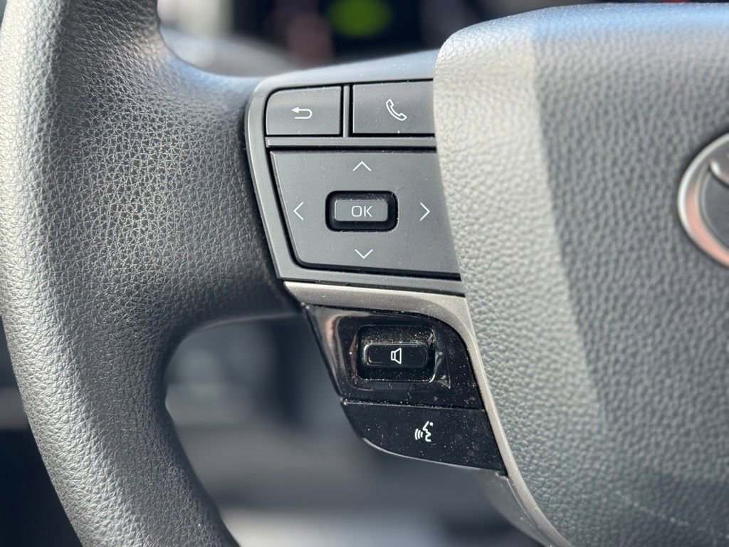 Used 2025 Toyota Camry LE image 30