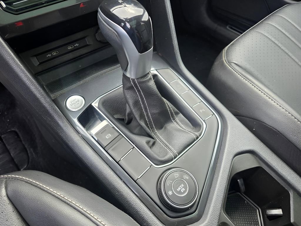 Used 2022 Volkswagen Tiguan SE R-Line image 16