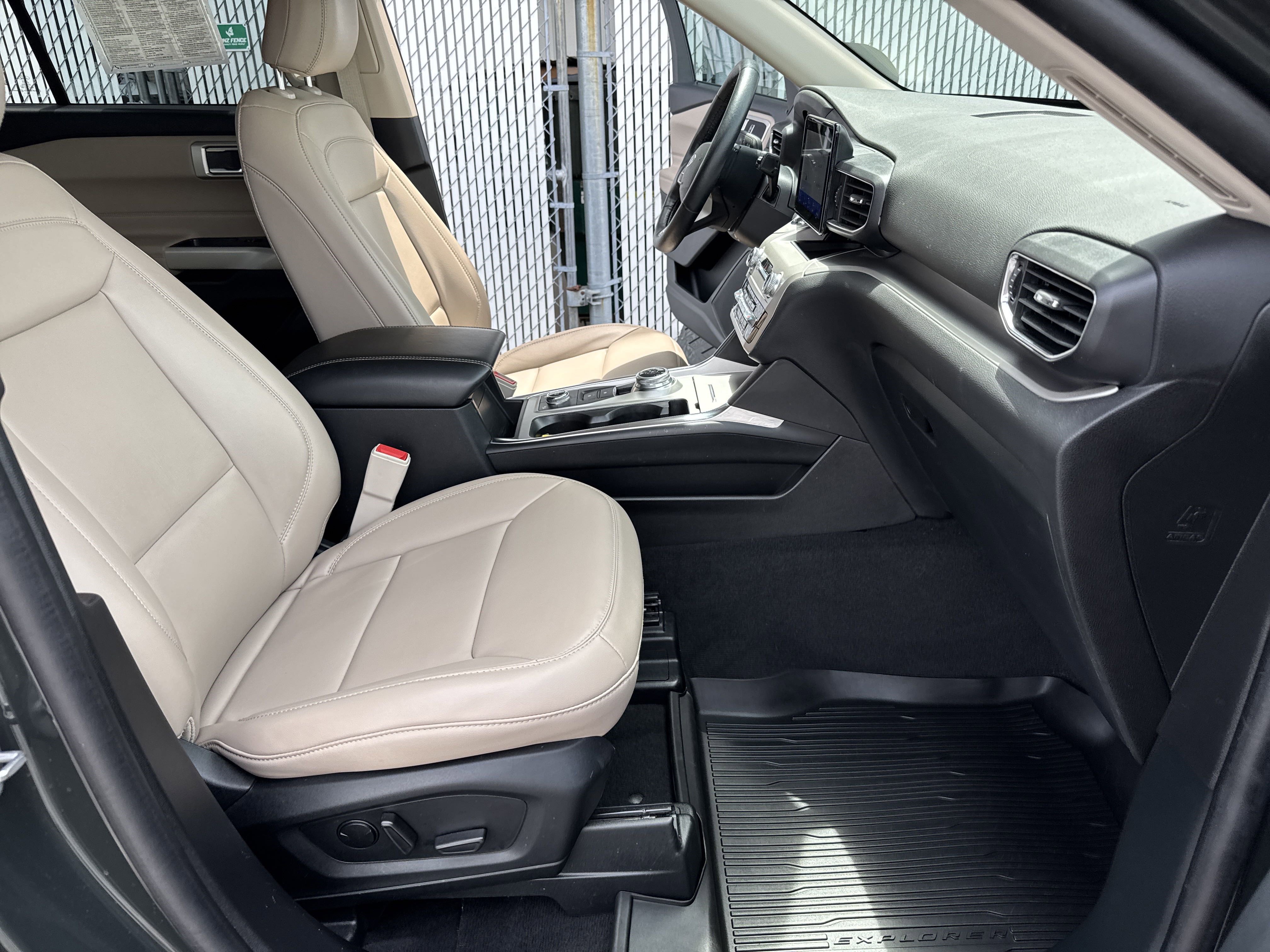 Used 2022 Ford Explorer XLT w/ Equipment Group 202A image 26