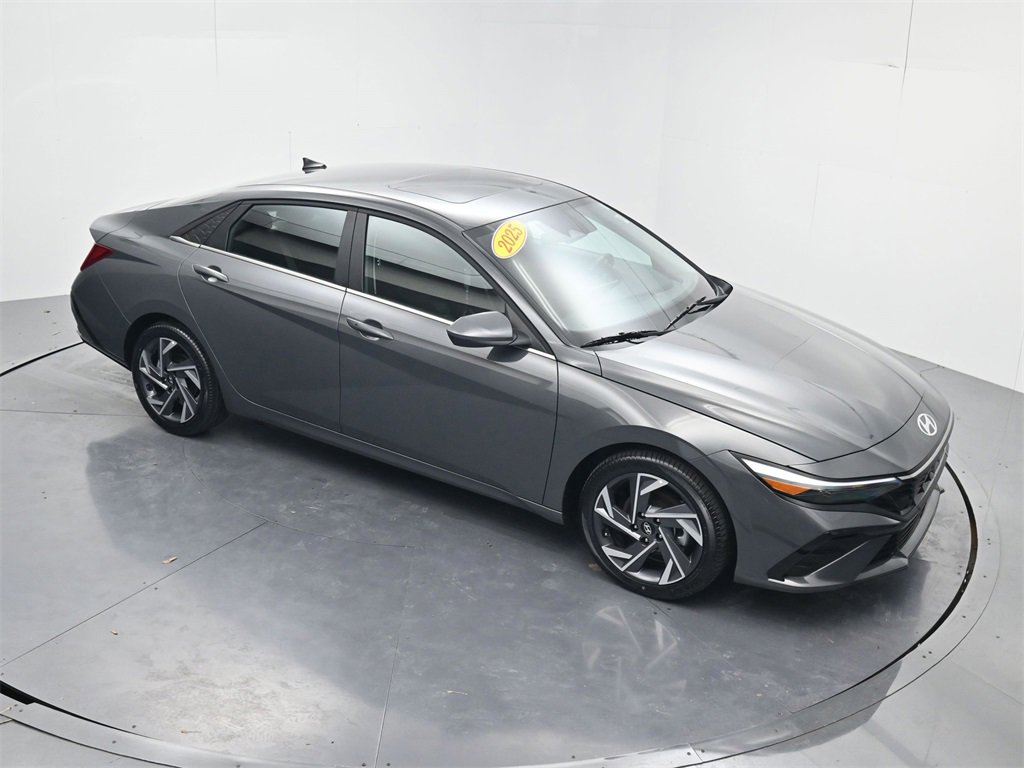 Used 2025 Hyundai Elantra SEL image 42