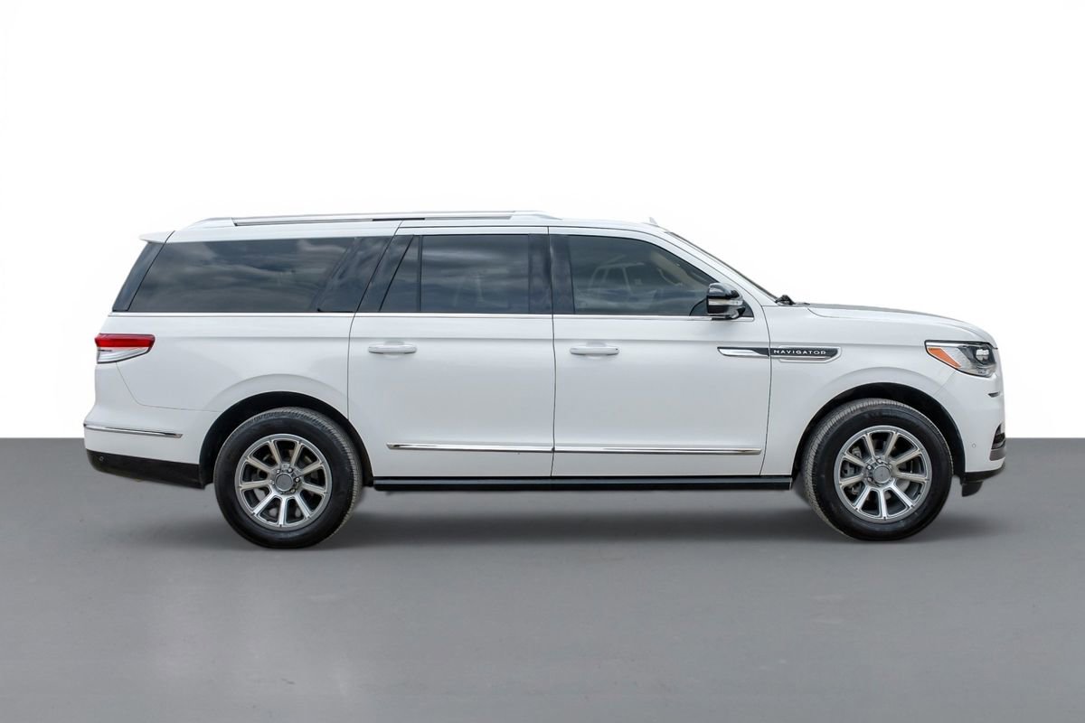 Used 2022 Lincoln Navigator L Reserve AWD/4WD image 5
