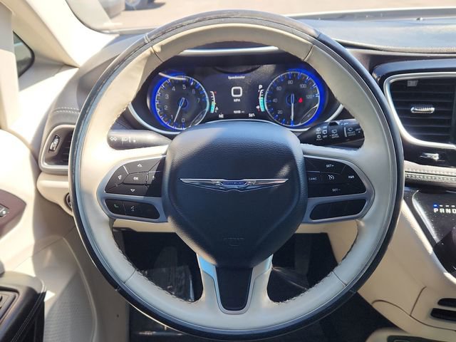 Used 2020 Chrysler Pacifica Limited image 38