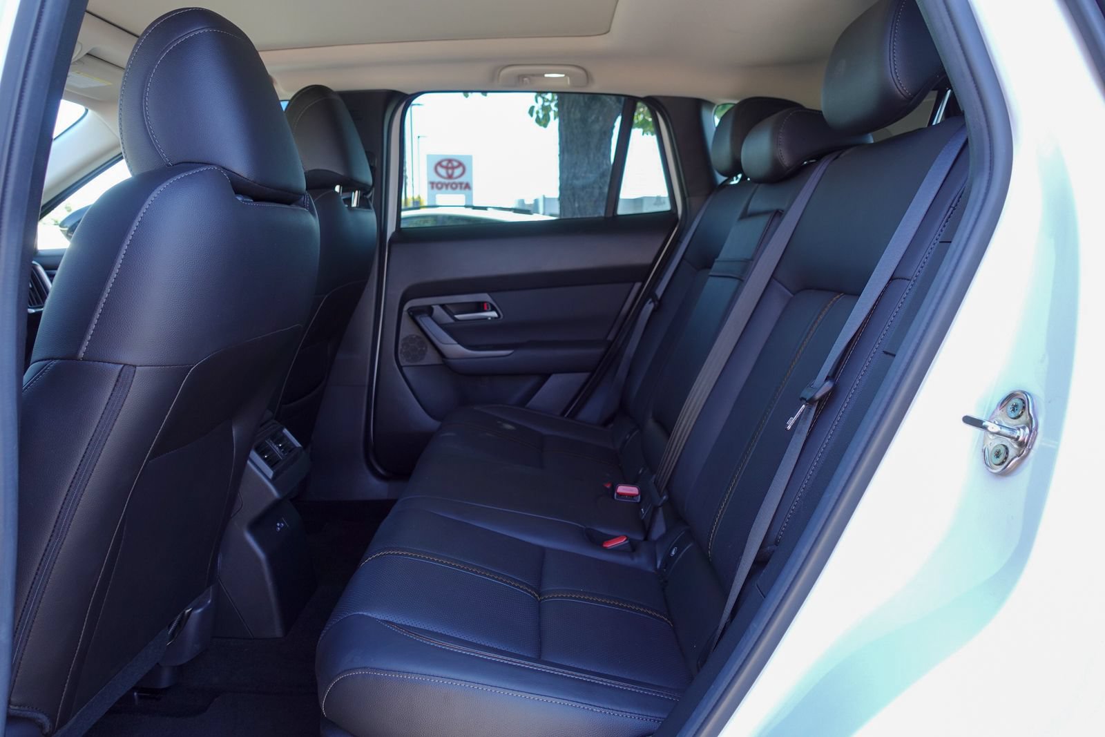 Certified 2025 MAZDA CX-50 AWD 2.5 Hybrid w/ Premium Pkg image 14