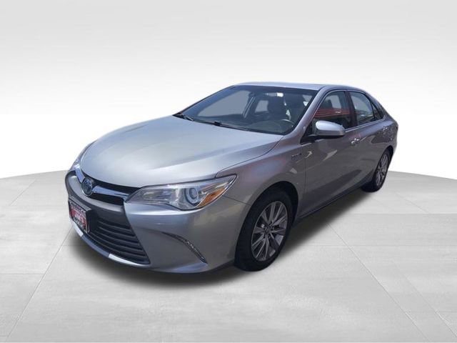 Used 2016 Toyota Camry XLE w/ Moonroof Package FWD image 2