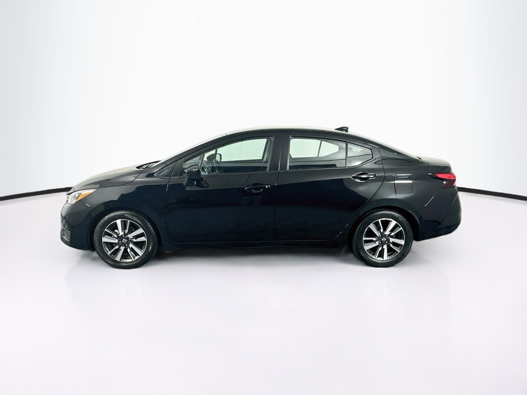 Used 2025 Nissan Versa SV FWD image 4