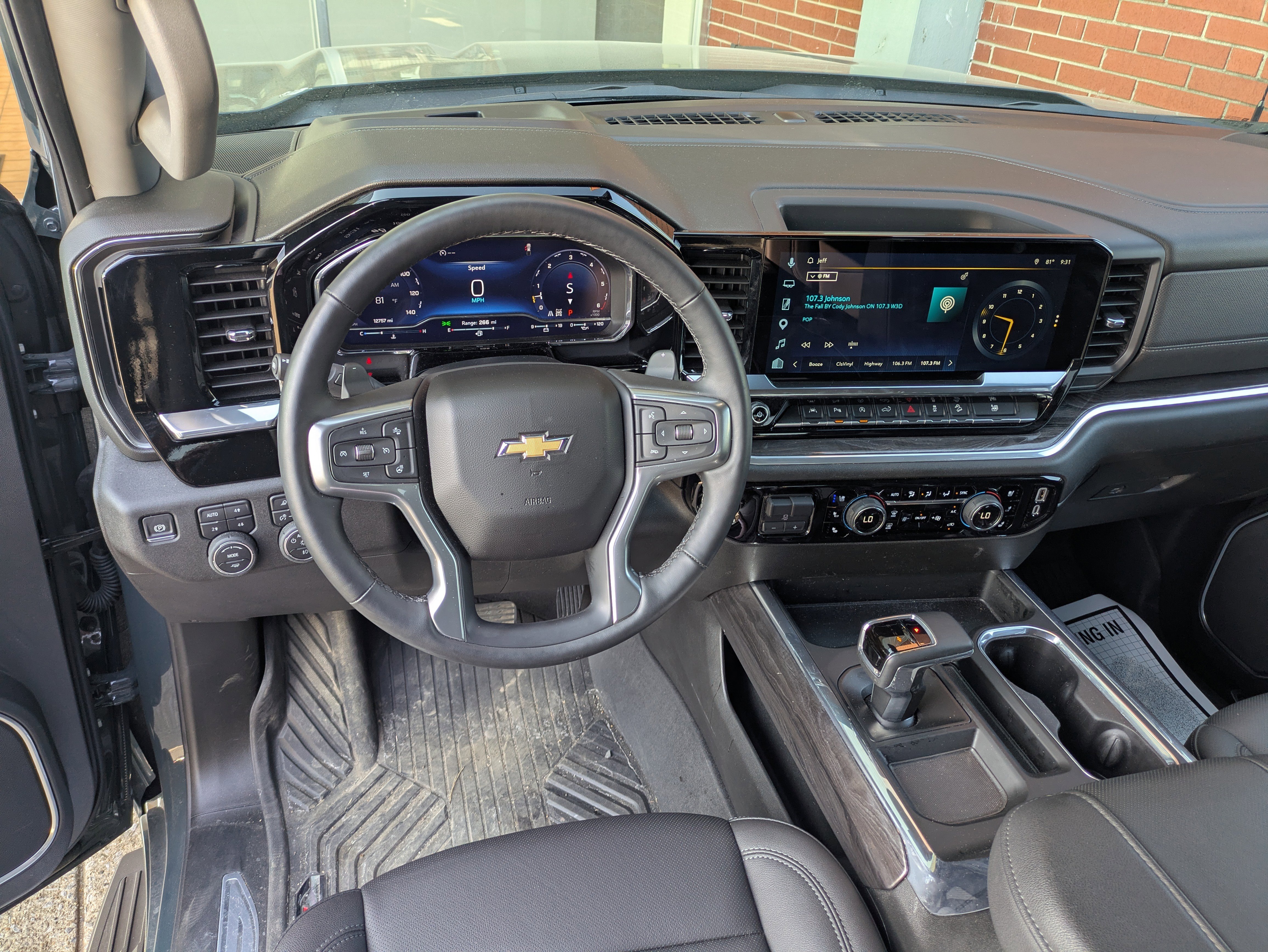 Used 2025 Chevrolet Silverado 1500 LTZ AWD/4WD image 18