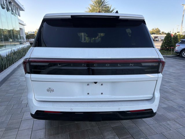 Certified 2026 Lincoln Navigator L Reserve AWD/4WD image 3