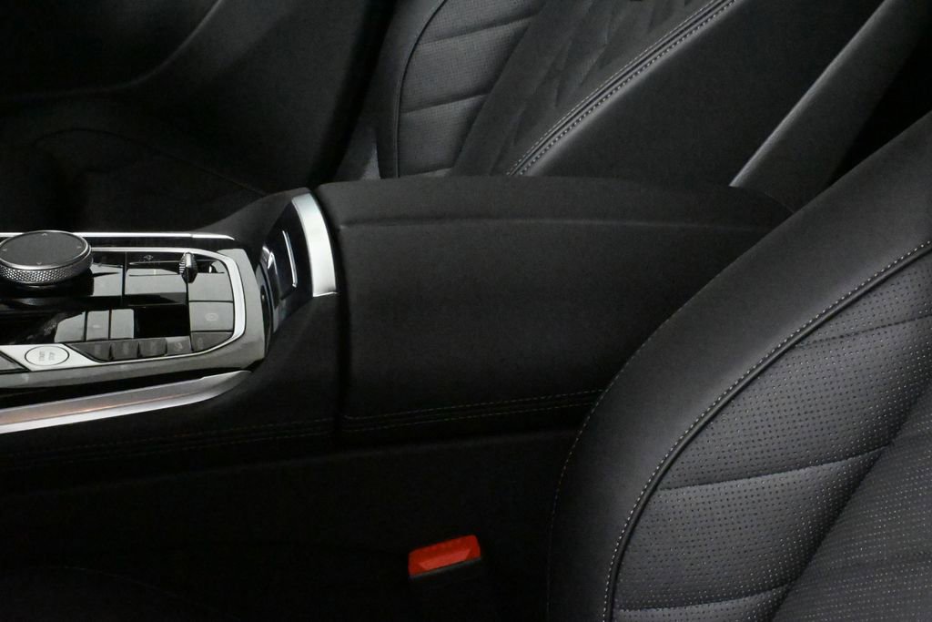 Used 2026 BMW X5 xDrive50e w/ M Sport Package image 27