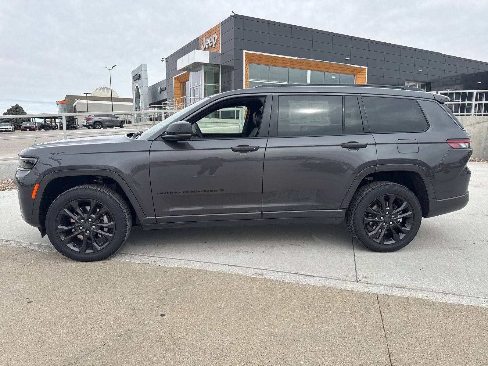 New 2026 Jeep Grand Cherokee L Limited AWD/4WD image 2