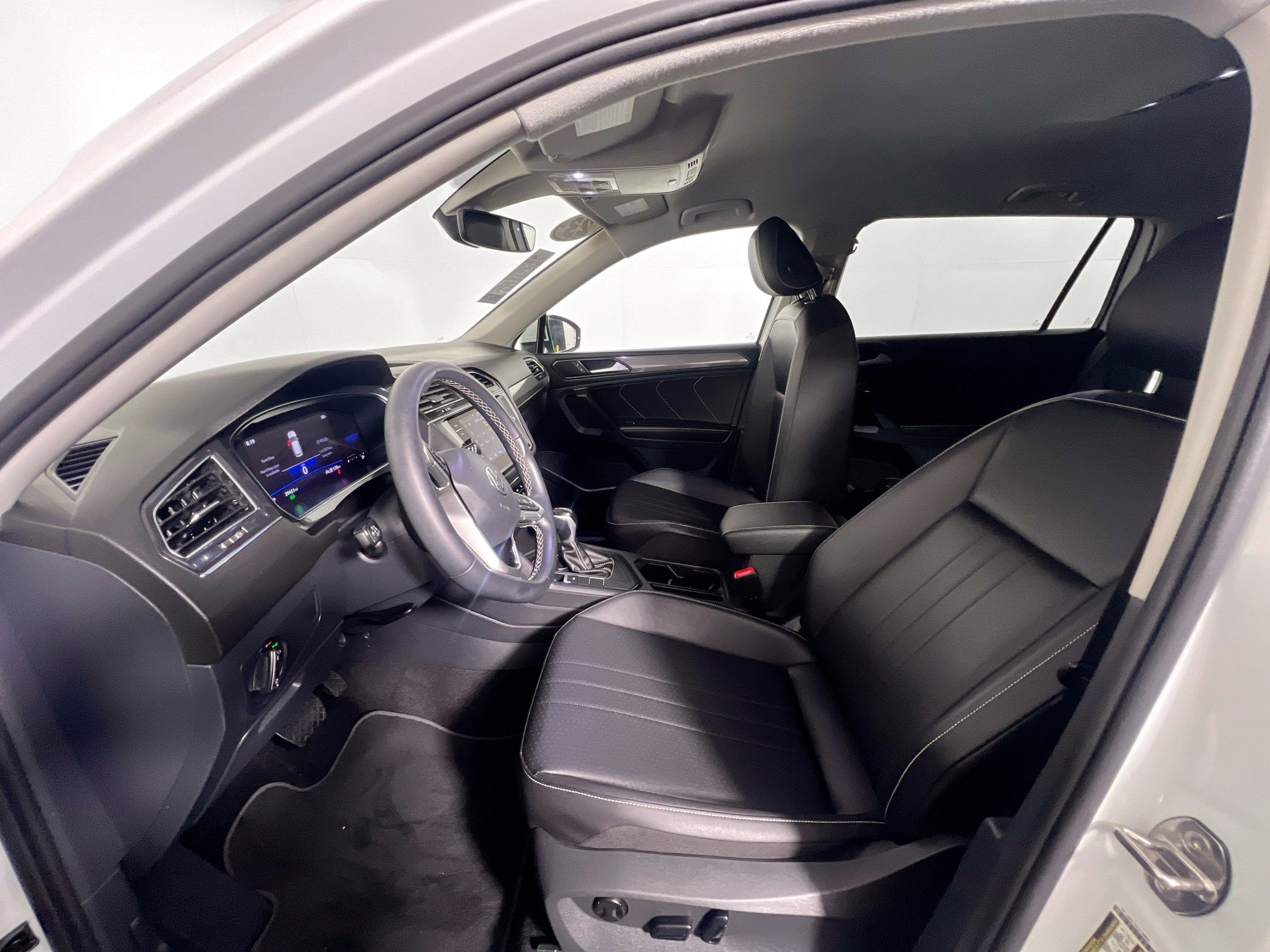 Used 2023 Volkswagen Tiguan SE image 14