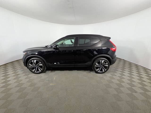 Used 2025 Volvo XC40 B5 Plus image 25
