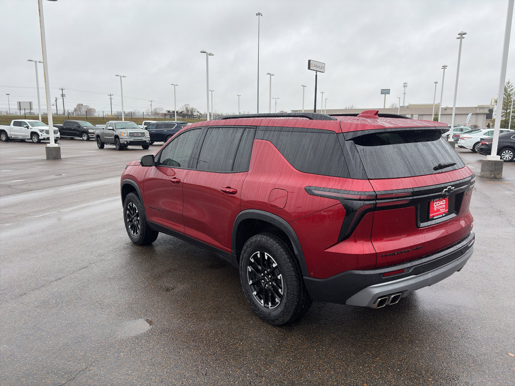 Used 2024 Chevrolet Traverse Z71 w/ Enhanced Driving Package image 3