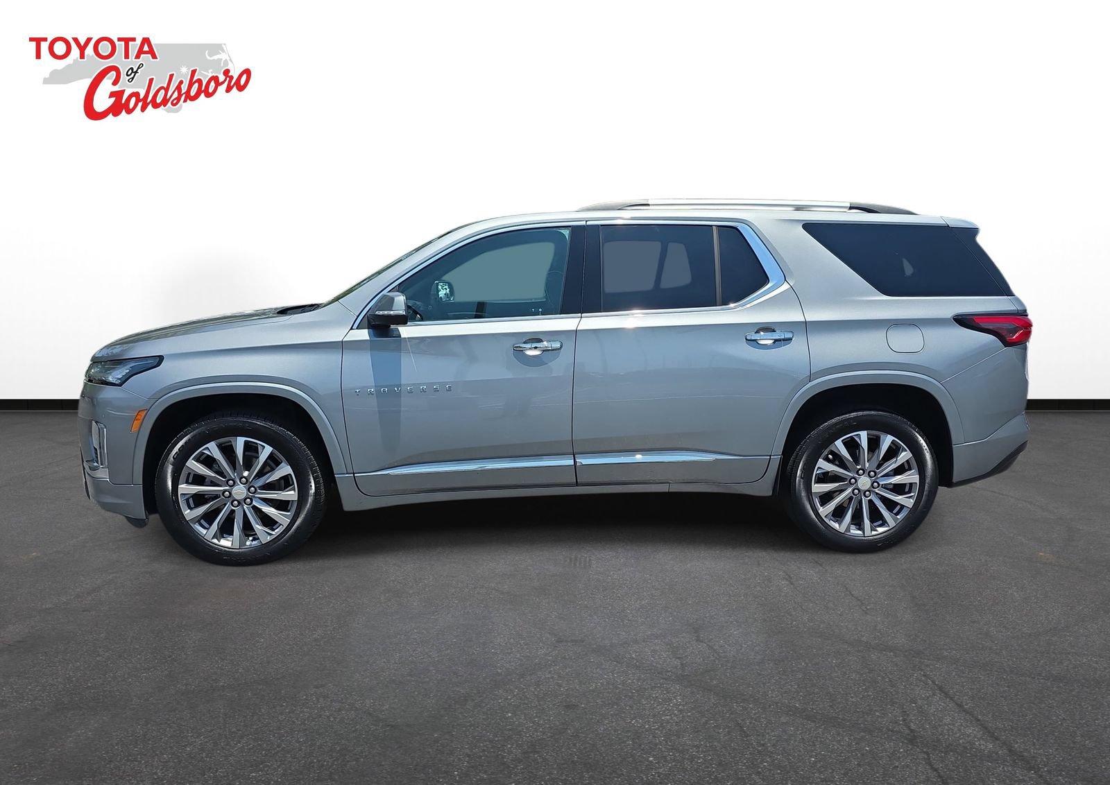 Used 2023 Chevrolet Traverse Premier FWD image 8