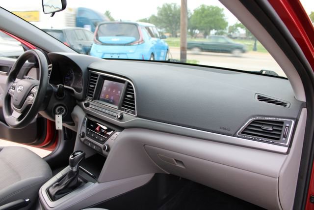 Used 2017 Hyundai Elantra SE FWD image 31