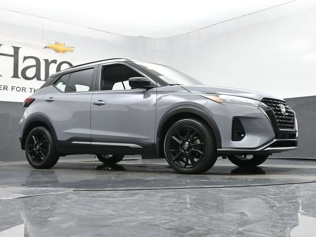 Used 2023 Nissan Kicks SR w/ SR Premium Package FWD image 2