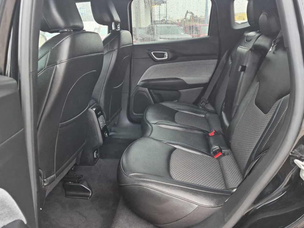 Used 2024 Jeep Compass Latitude AWD/4WD image 21