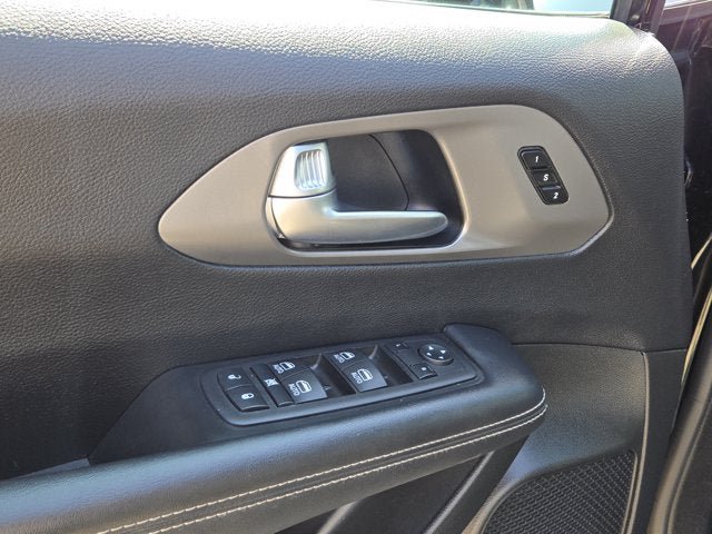 Used 2025 Chrysler Pacifica Select FWD image 20