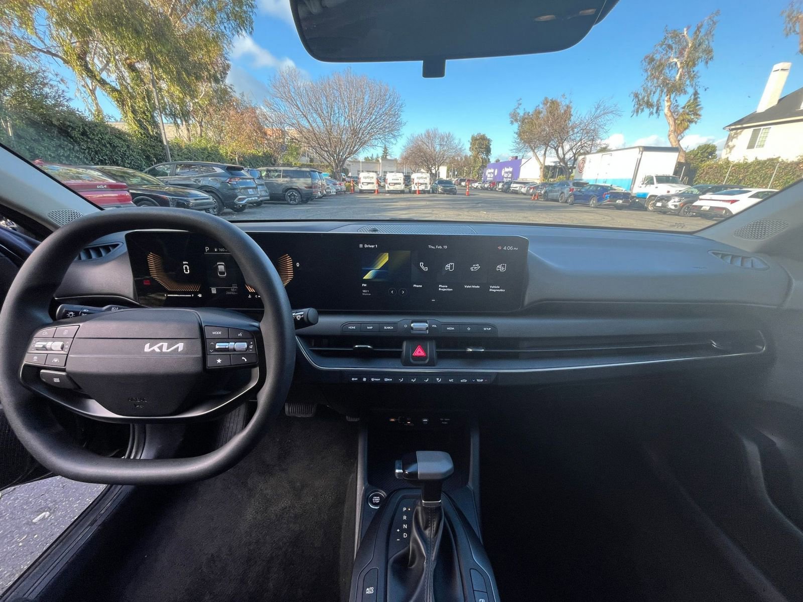 Used 2025 Kia K4 LXS image 32