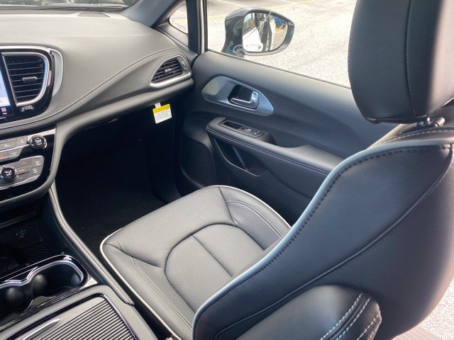 New 2026 Chrysler Pacifica Limited FWD image 39