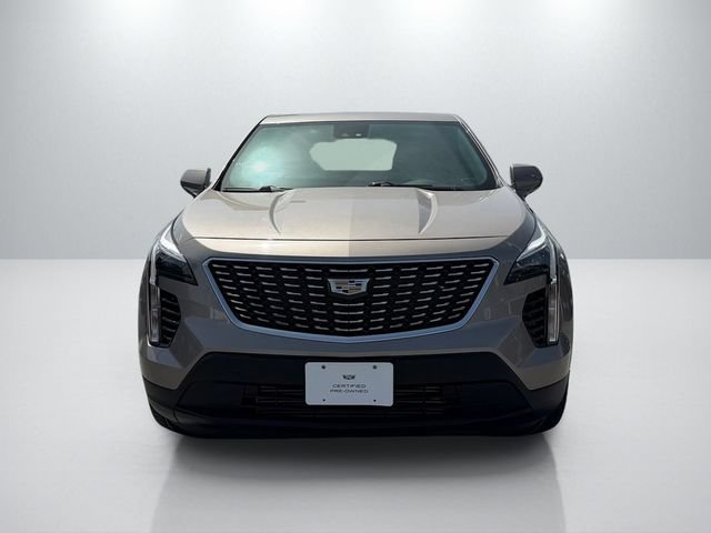Used 2023 Cadillac XT4 Luxury w/ Cold Weather Package FWD image 2