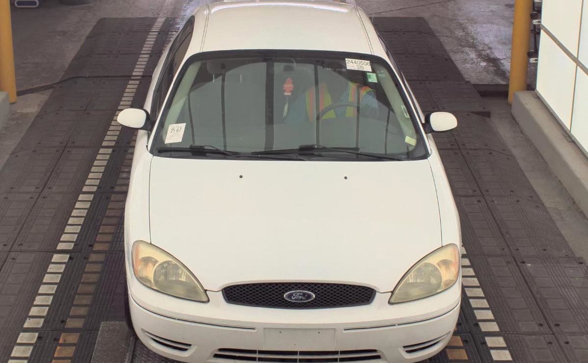 Used 2004 Ford Taurus SES FWD image 2