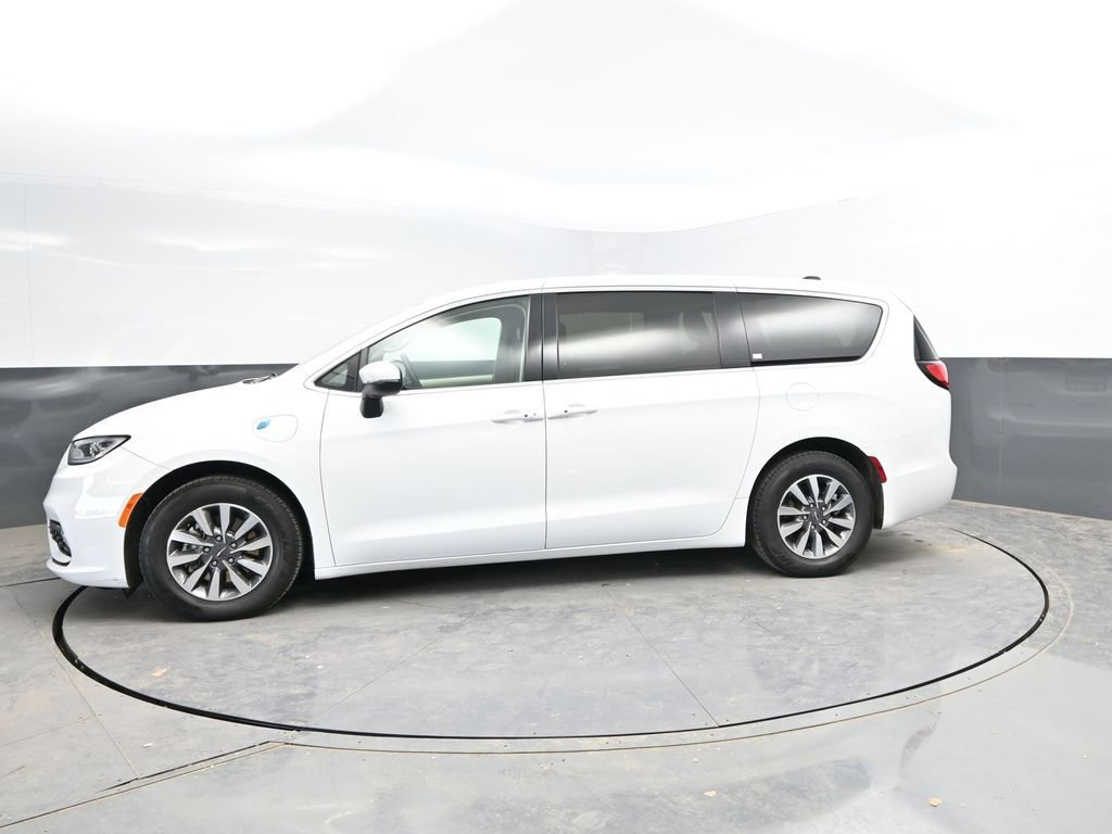 Used 2023 Chrysler Pacifica Touring-L FWD image 6