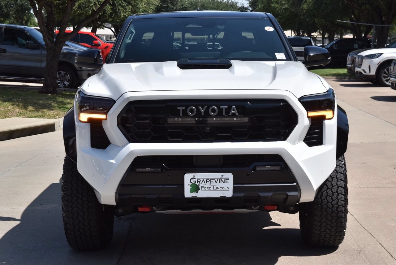 Used 2025 Toyota Tacoma TRD Pro AWD/4WD image 3