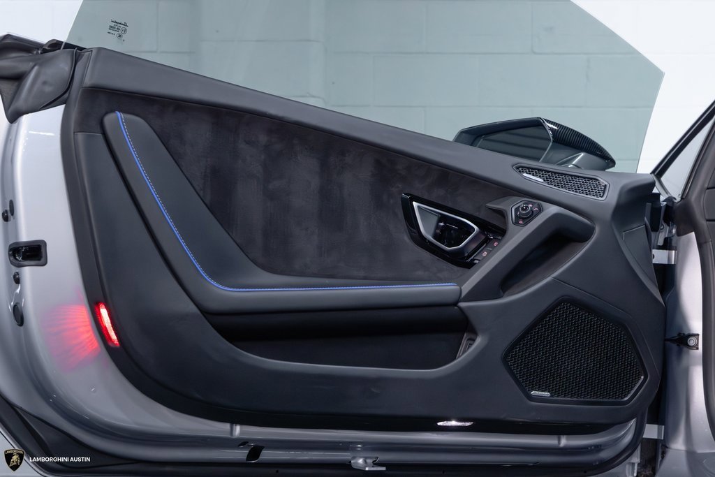Used 2021 Lamborghini Huracan EVO image 19