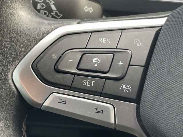 Certified 2023 Volkswagen Tiguan SE R-Line FWD image 22