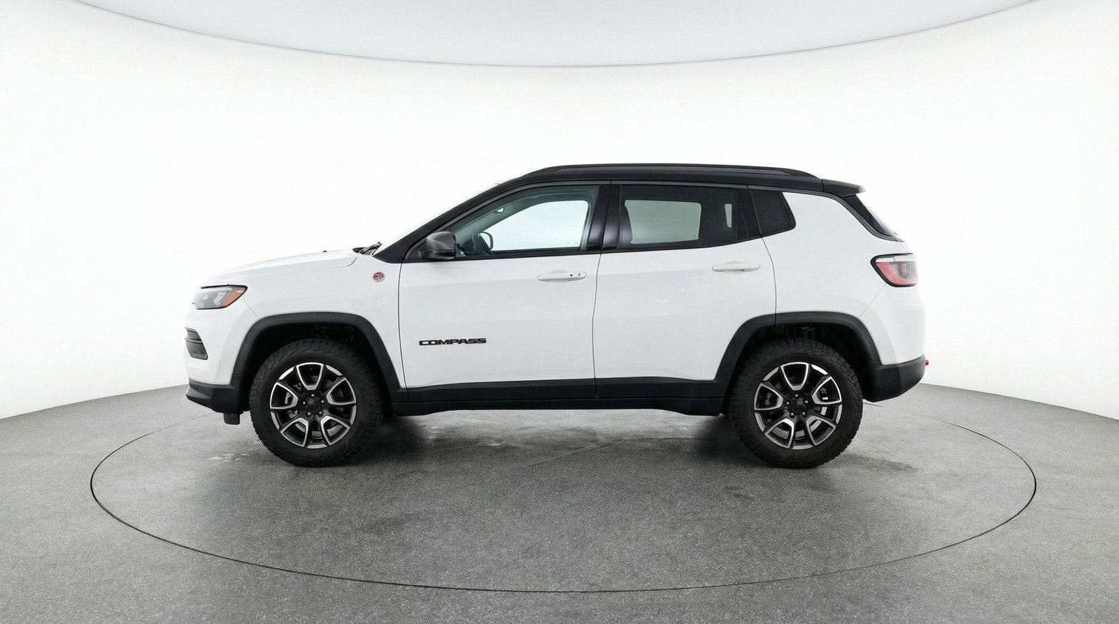 Used 2025 Jeep Compass Trailhawk AWD/4WD image 5
