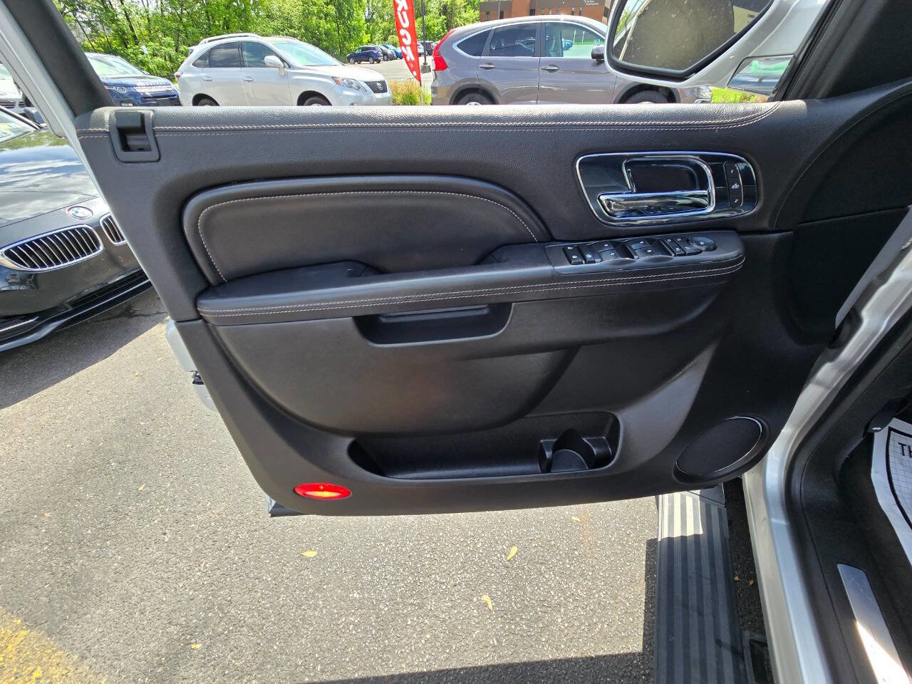 Used 2014 Cadillac Escalade Platinum image 17