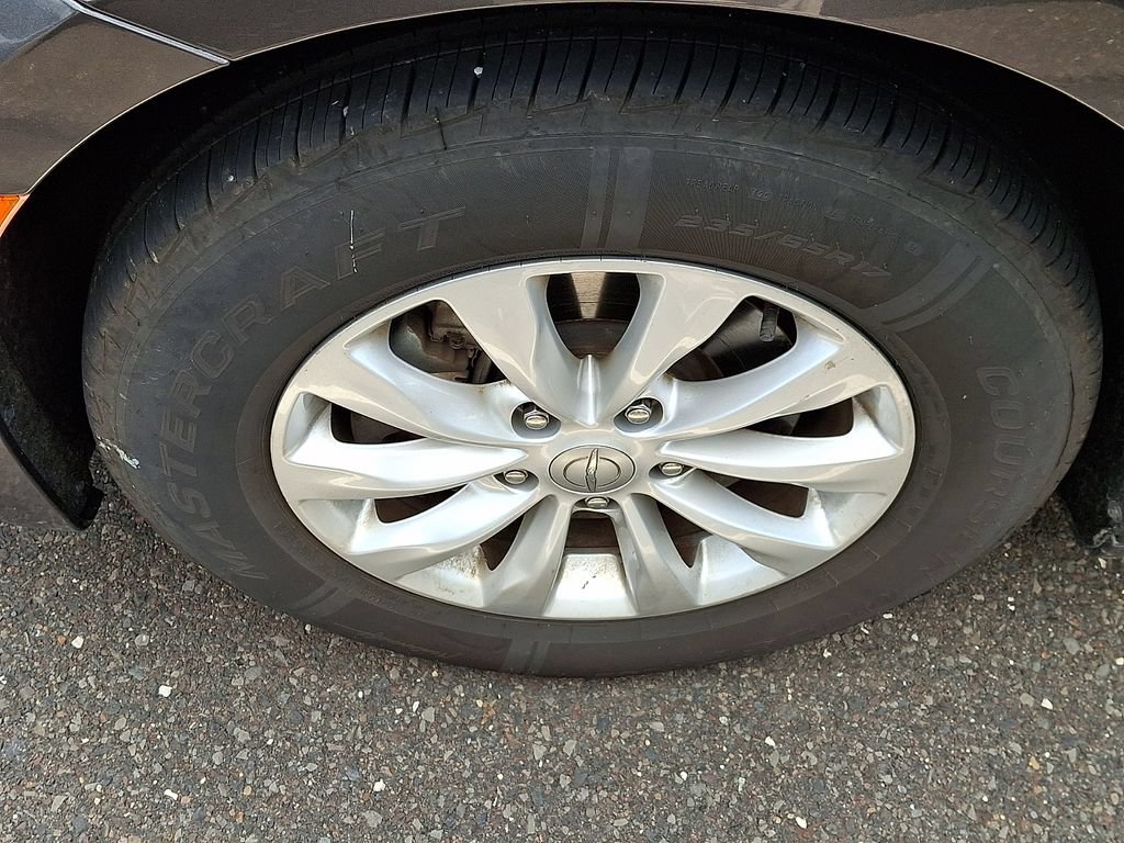 Used 2019 Chrysler Pacifica Touring-L FWD image 9
