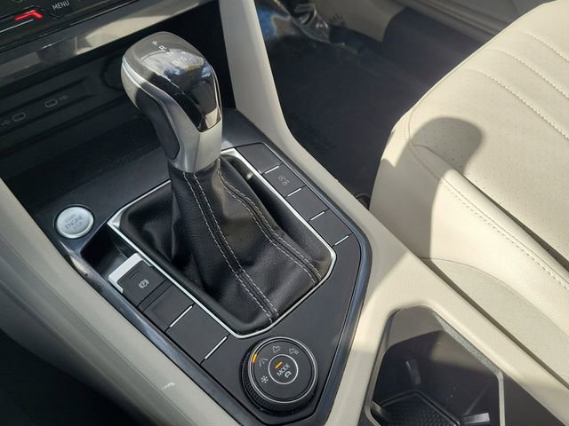 Used 2022 Volkswagen Tiguan SE image 32