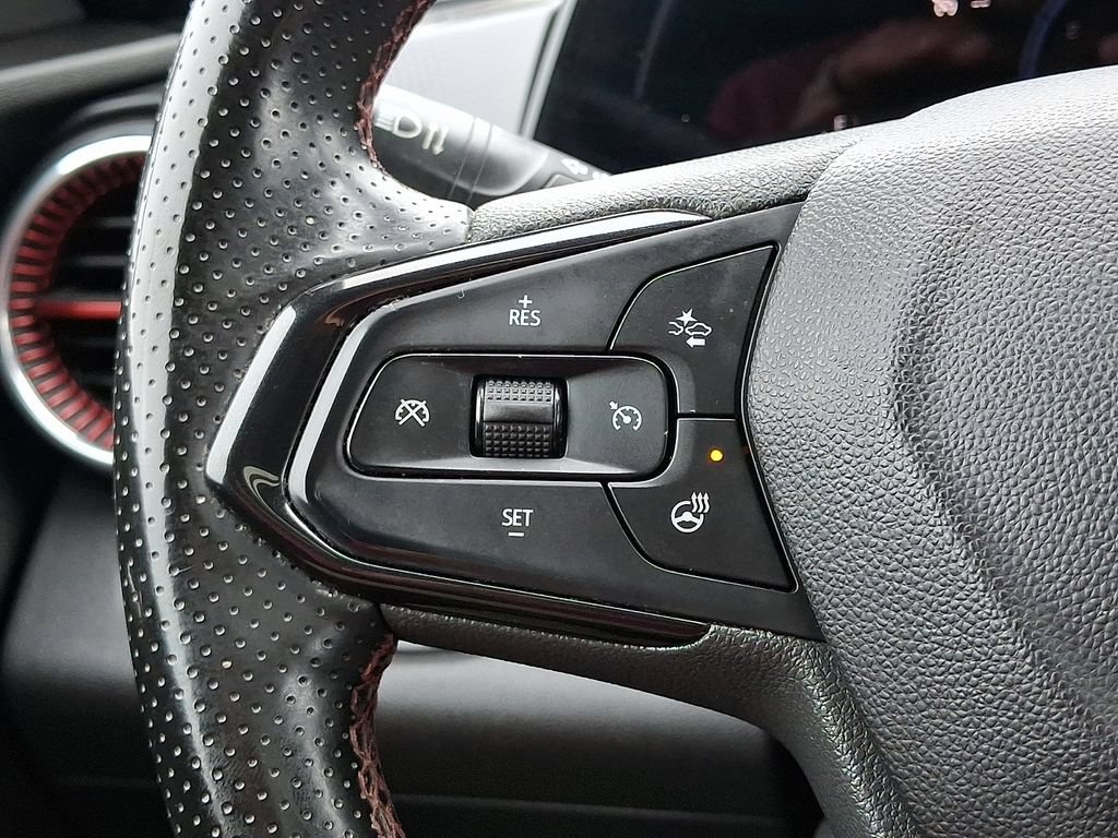 Used 2024 Chevrolet Trax RS w/ Sunroof Package FWD image 25