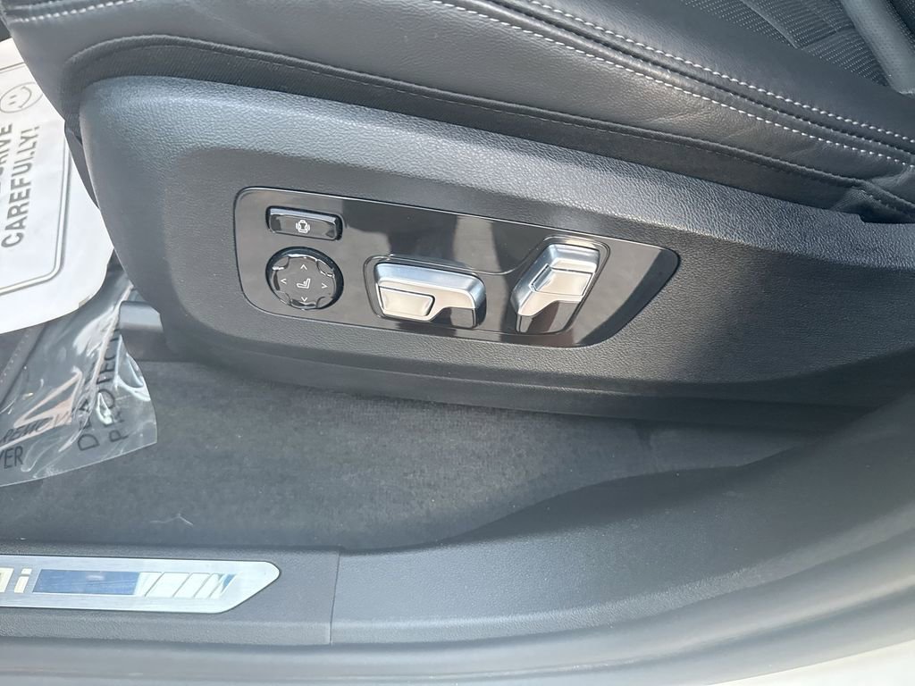 Used 2023 BMW X7 M60i image 14