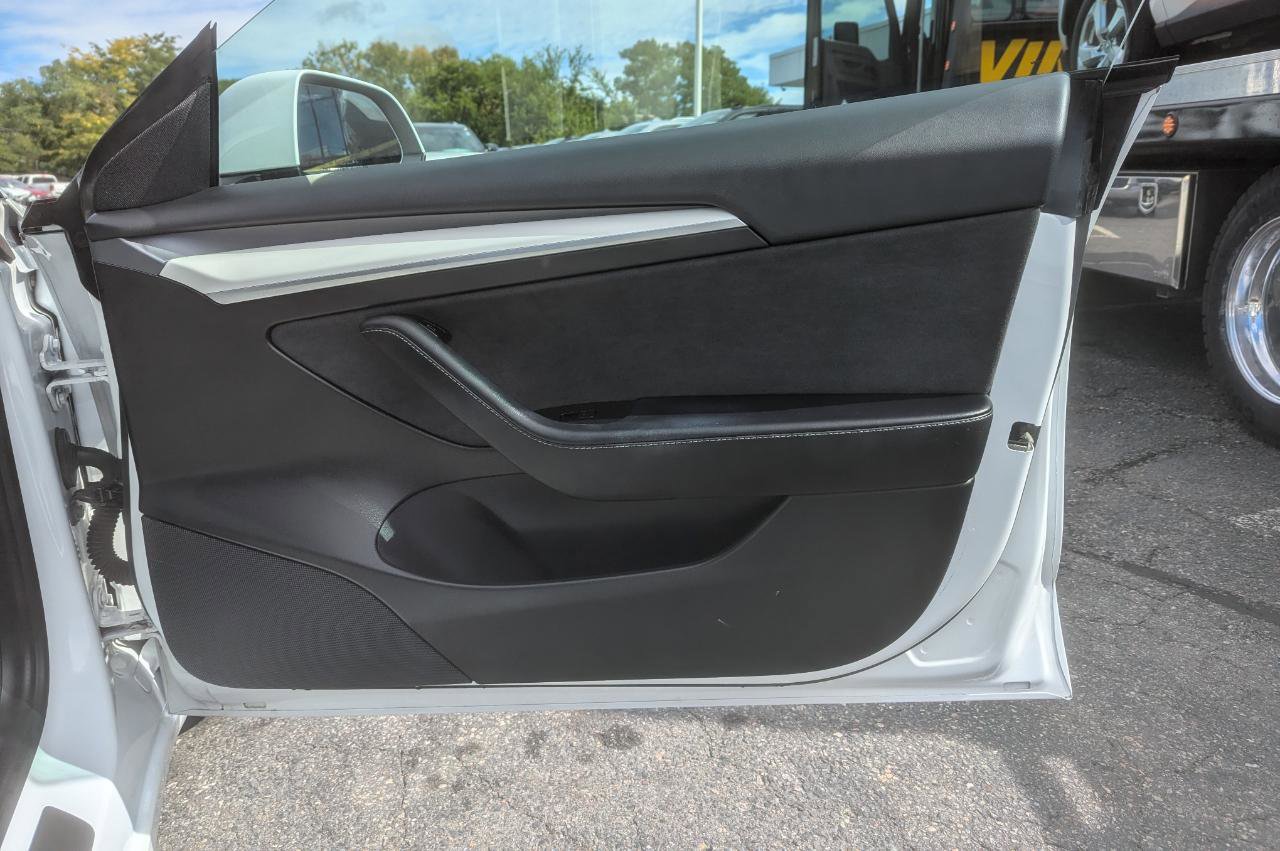 Used 2021 Tesla Model 3 Standard Range Plus image 28