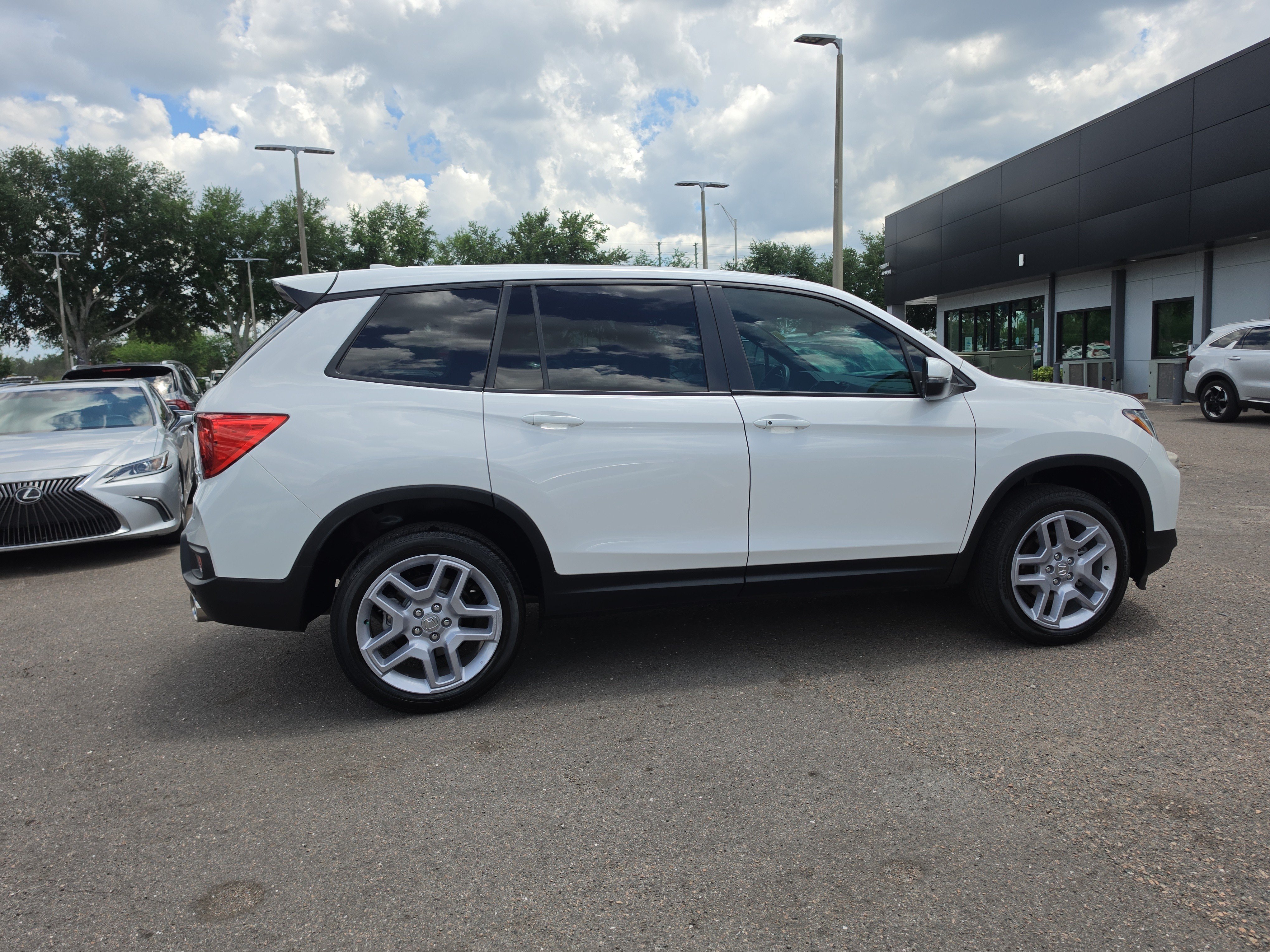 Used 2024 Honda Passport EX-L image 9