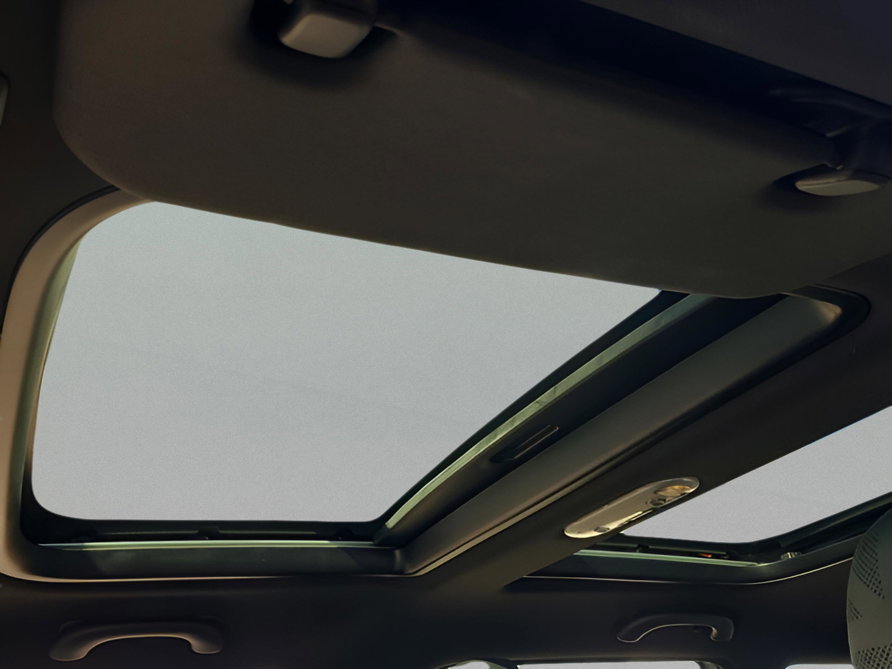 Used 2022 MINI Cooper Clubman John Cooper Works image 17